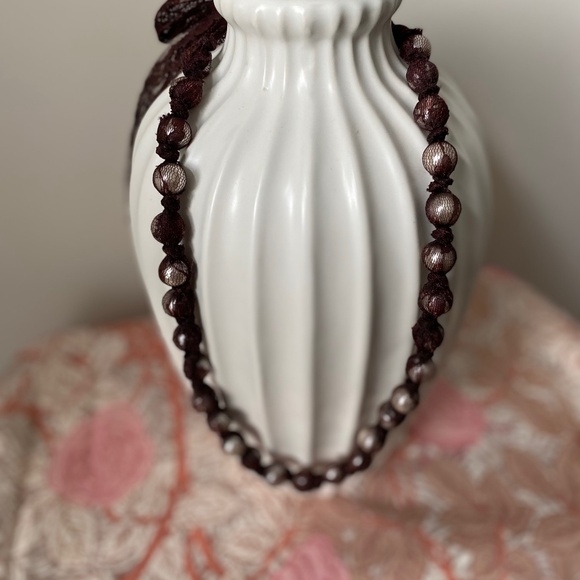 Decorative Pearl Necklace Timeless Elegance - Picture 2 of 5